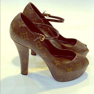 Louis Vuitton MaryJane Platform Pumps